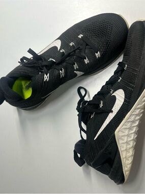 Nike Woman Black & White Training Sneakers with Neon Green Insole